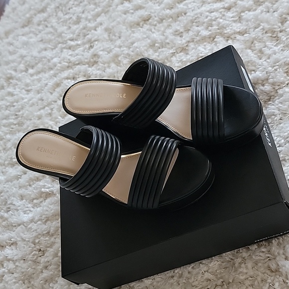 Kenneth Cole Wedge Sandal - Picture 3 of 3